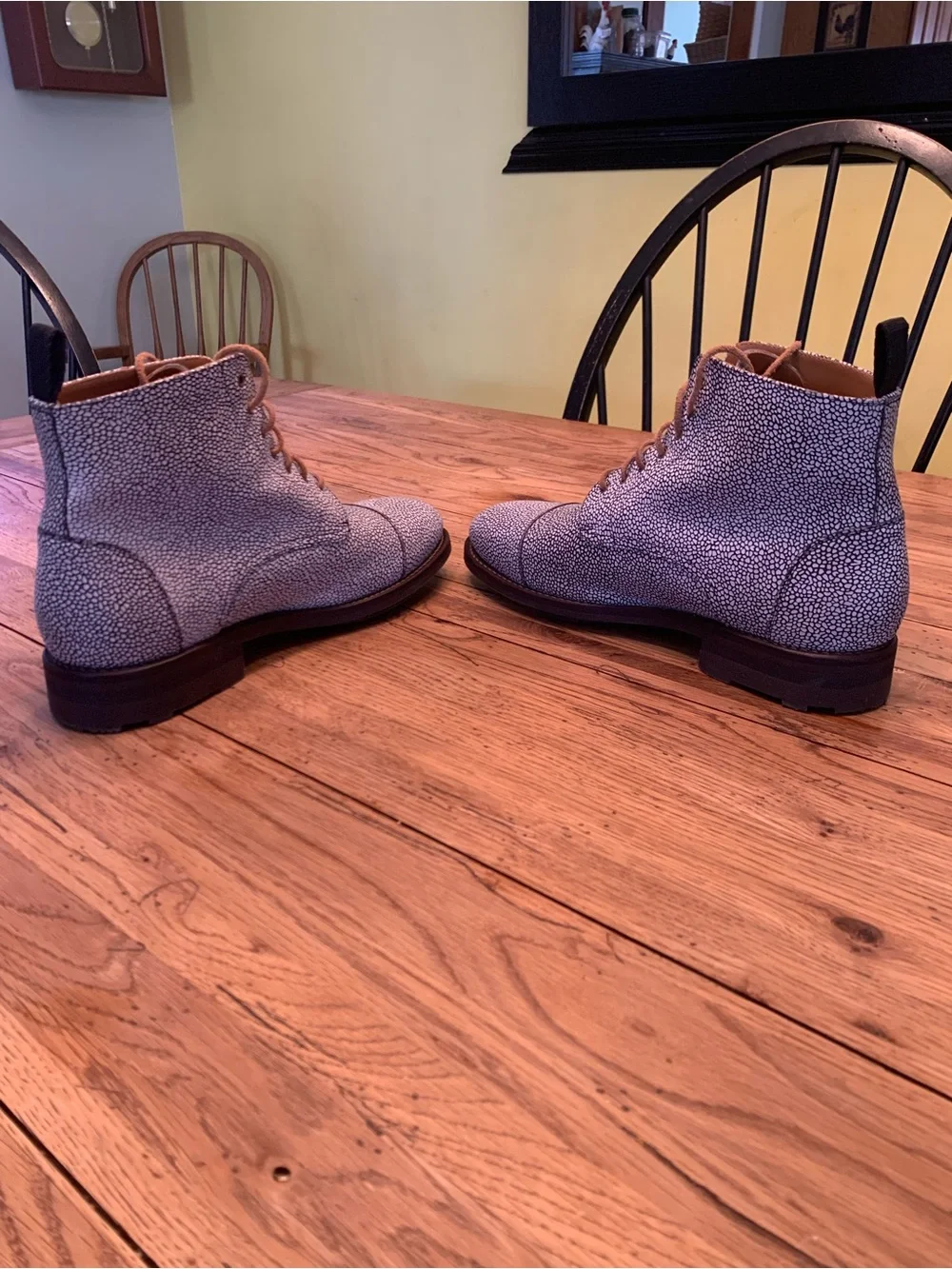 Taft Men's White & Tan Textured Chukka Boots